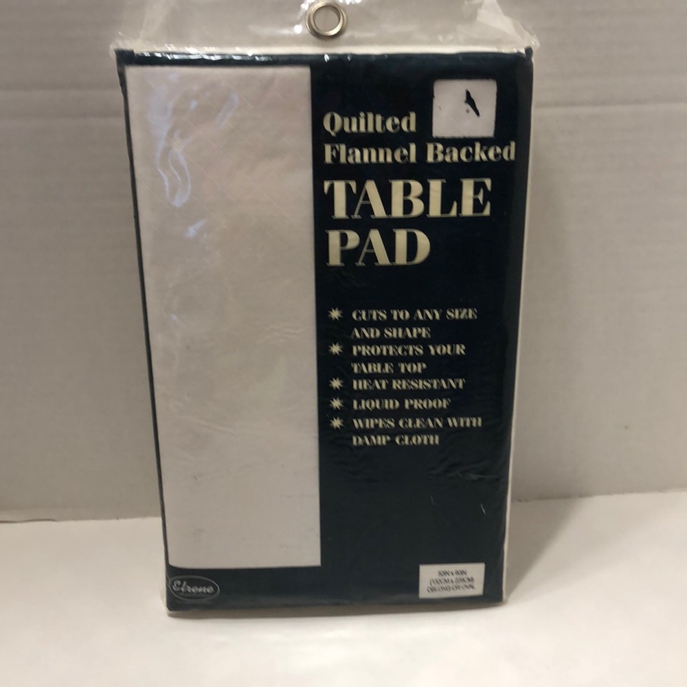 Quilted flannel backed table pad